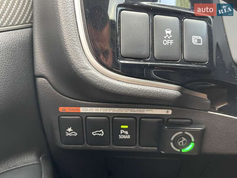 Внедорожник / Кроссовер Mitsubishi Outlander 2018 в Николаеве