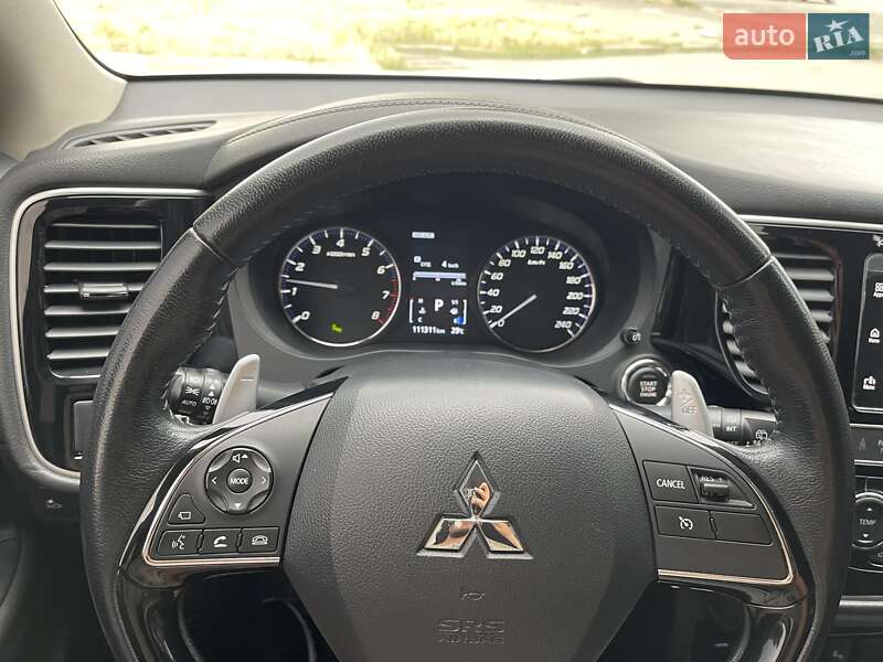 Внедорожник / Кроссовер Mitsubishi Outlander 2018 в Николаеве
