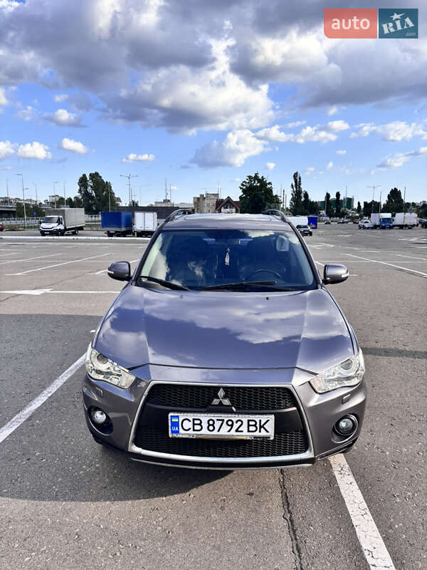 Позашляховик / Кросовер Mitsubishi Outlander 2011 в Києві