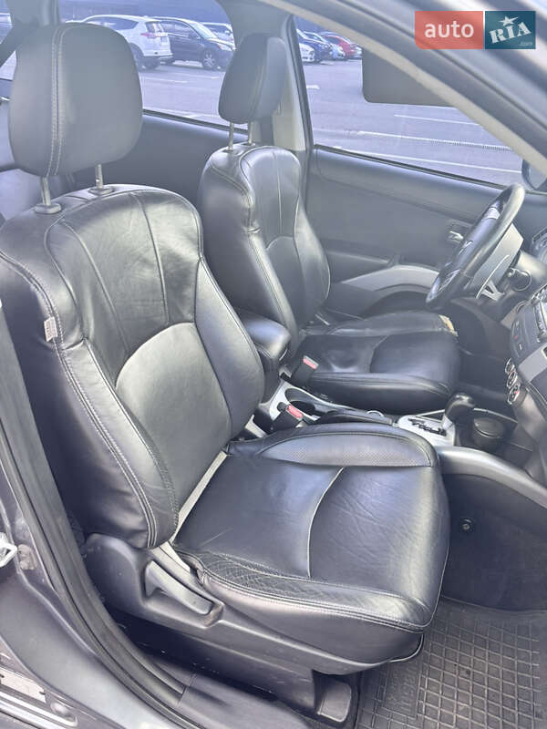 Позашляховик / Кросовер Mitsubishi Outlander 2011 в Києві