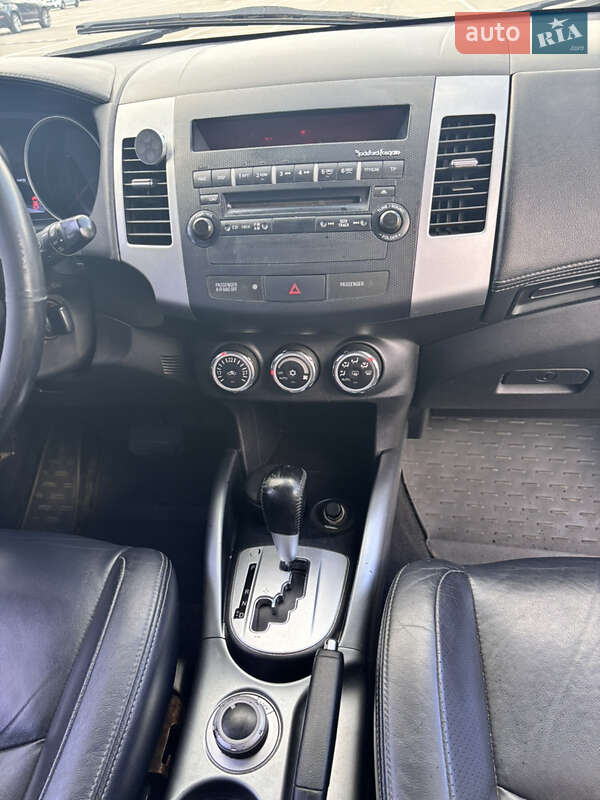 Позашляховик / Кросовер Mitsubishi Outlander 2011 в Києві