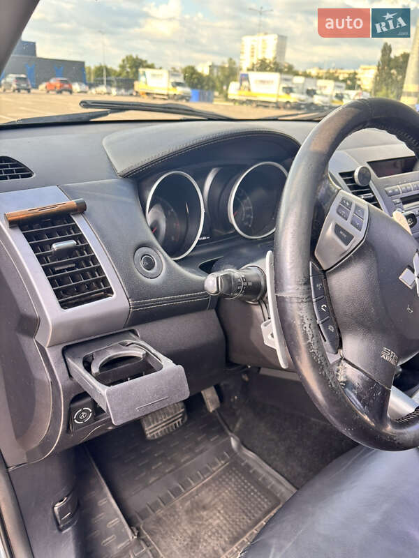 Позашляховик / Кросовер Mitsubishi Outlander 2011 в Києві