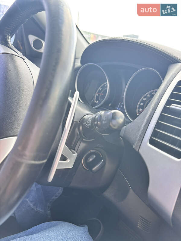 Позашляховик / Кросовер Mitsubishi Outlander 2011 в Києві