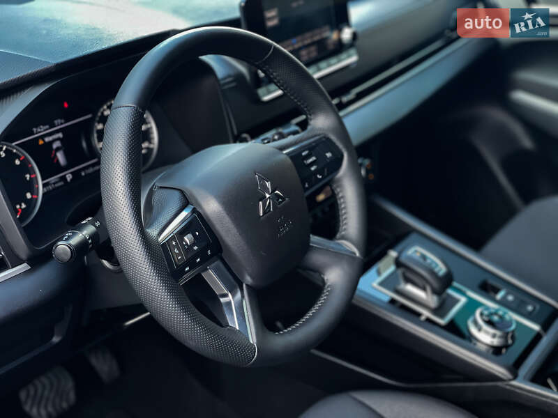 Внедорожник / Кроссовер Mitsubishi Outlander 2022 в Одессе