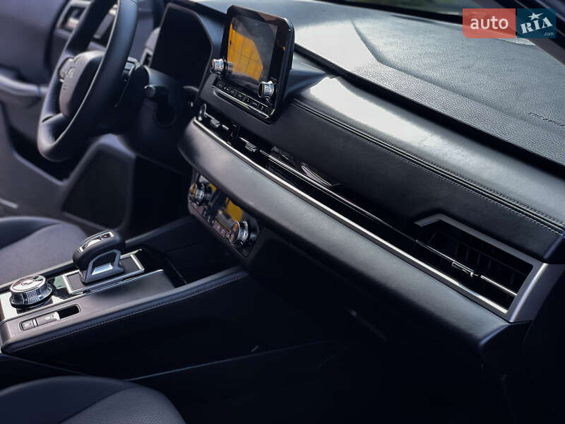 Внедорожник / Кроссовер Mitsubishi Outlander 2022 в Одессе
