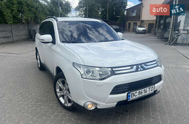 Внедорожник / Кроссовер Mitsubishi Outlander 2012 в 
