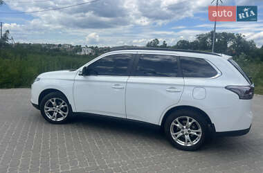 Внедорожник / Кроссовер Mitsubishi Outlander 2012 в 