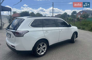 Внедорожник / Кроссовер Mitsubishi Outlander 2012 в 