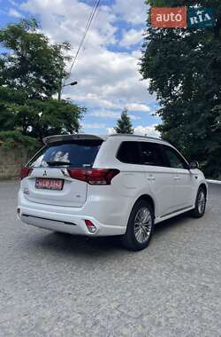 Внедорожник / Кроссовер Mitsubishi Outlander 2021 в 