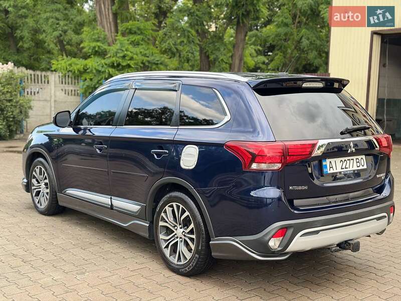 Позашляховик / Кросовер Mitsubishi Outlander 2015 в Броварах