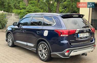 Позашляховик / Кросовер Mitsubishi Outlander 2015 в 