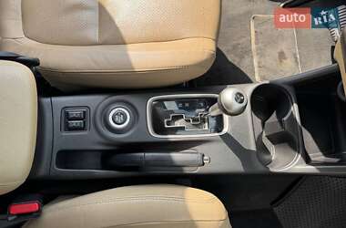 Позашляховик / Кросовер Mitsubishi Outlander 2015 в 
