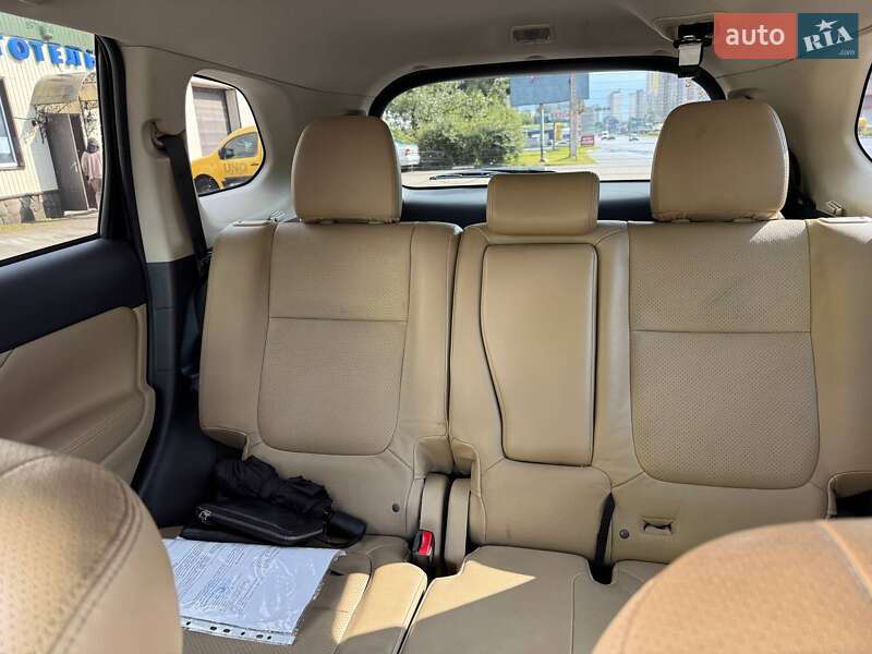 Позашляховик / Кросовер Mitsubishi Outlander 2015 в Броварах