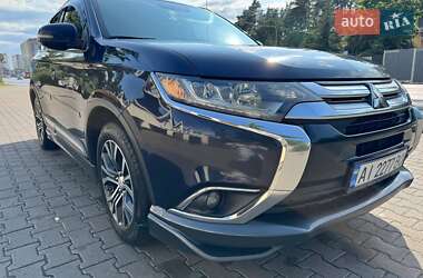 Позашляховик / Кросовер Mitsubishi Outlander 2015 в 