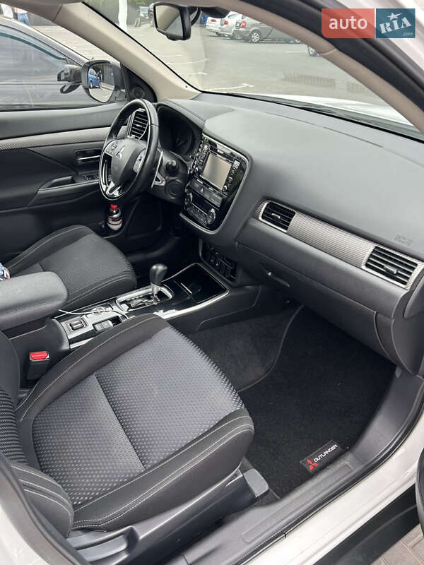 Позашляховик / Кросовер Mitsubishi Outlander 2017 в Дніпрі
