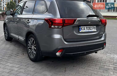 Внедорожник / Кроссовер Mitsubishi Outlander 2016 в Киеве