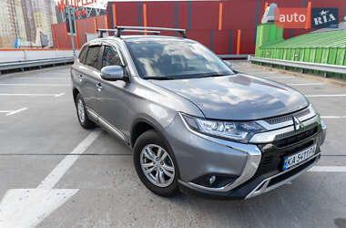 Позашляховик / Кросовер Mitsubishi Outlander 2021 в Києві