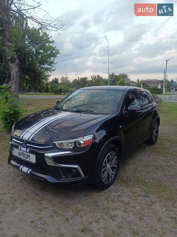 Внедорожник / Кроссовер Mitsubishi Outlander 2018 в 
