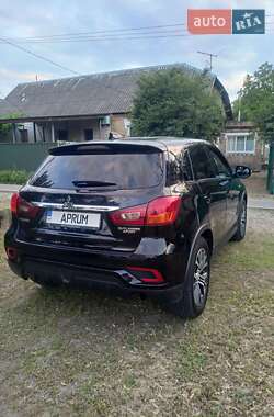 Внедорожник / Кроссовер Mitsubishi Outlander 2018 в 