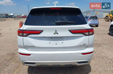 Внедорожник / Кроссовер Mitsubishi Outlander 2023 в 
