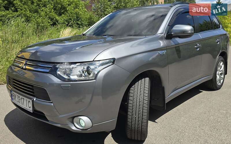 Позашляховик / Кросовер Mitsubishi Outlander 2013 в Рівному