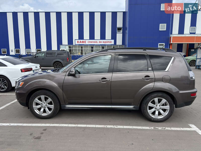Внедорожник / Кроссовер Mitsubishi Outlander 2011 в Сумах