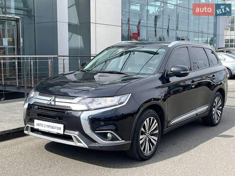 Внедорожник / Кроссовер Mitsubishi Outlander 2020 в Киеве