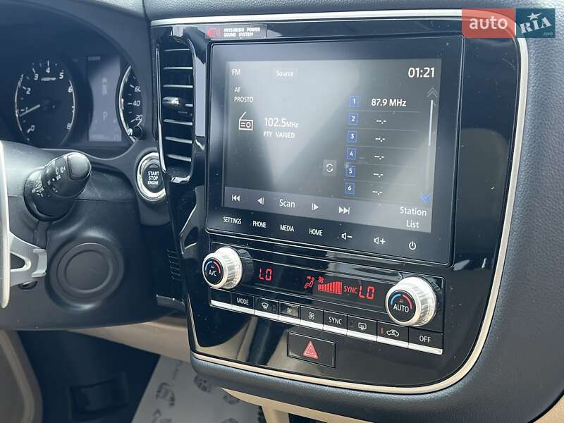 Внедорожник / Кроссовер Mitsubishi Outlander 2020 в Киеве