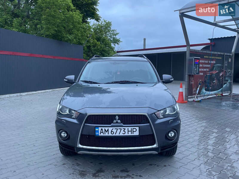Mitsubishi Outlander 2011