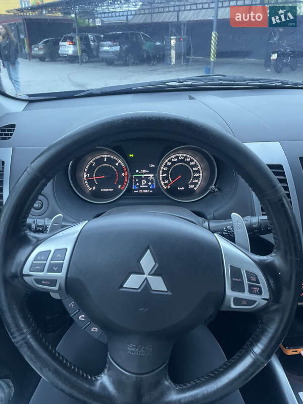 Внедорожник / Кроссовер Mitsubishi Outlander 2011 в Житомире