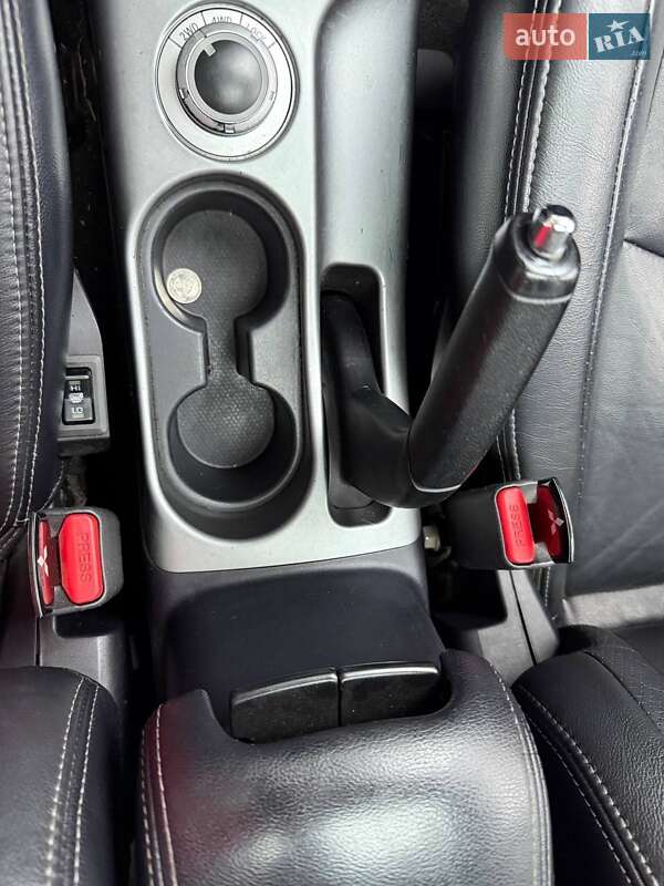 Внедорожник / Кроссовер Mitsubishi Outlander 2010 в Путивле