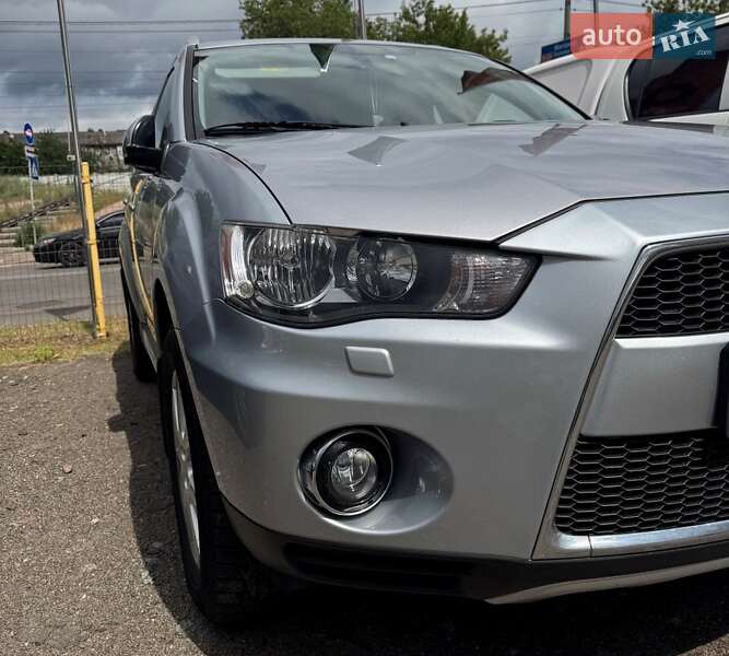 Внедорожник / Кроссовер Mitsubishi Outlander 2010 в Киеве