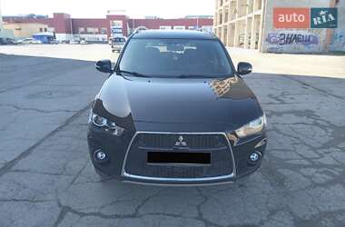 Внедорожник / Кроссовер Mitsubishi Outlander 2010 в 