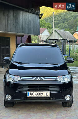 Внедорожник / Кроссовер Mitsubishi Outlander 2013 в Тячеве