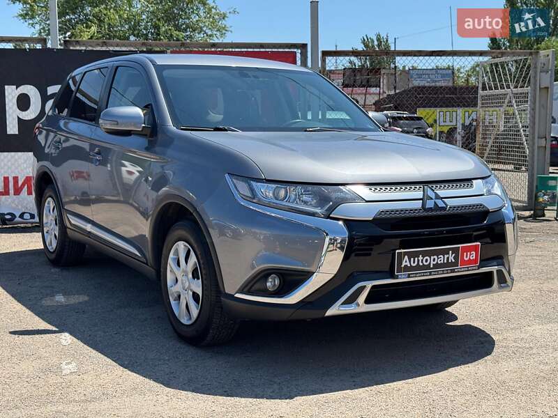 Внедорожник / Кроссовер Mitsubishi Outlander 2021 в Запорожье