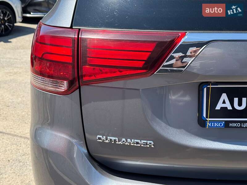 Внедорожник / Кроссовер Mitsubishi Outlander 2021 в Запорожье