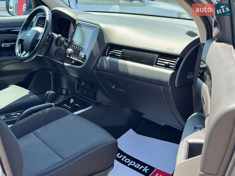 Внедорожник / Кроссовер Mitsubishi Outlander 2021 в Запорожье