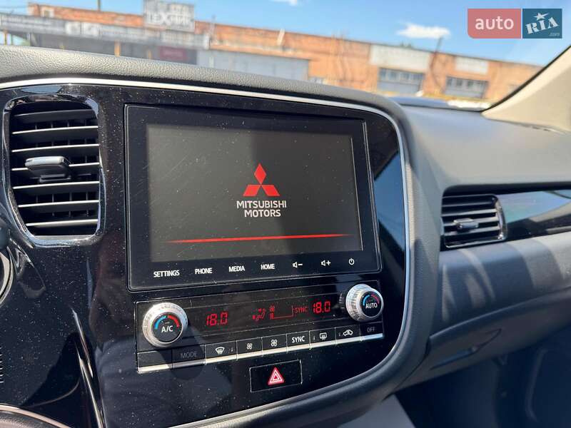 Внедорожник / Кроссовер Mitsubishi Outlander 2021 в Запорожье