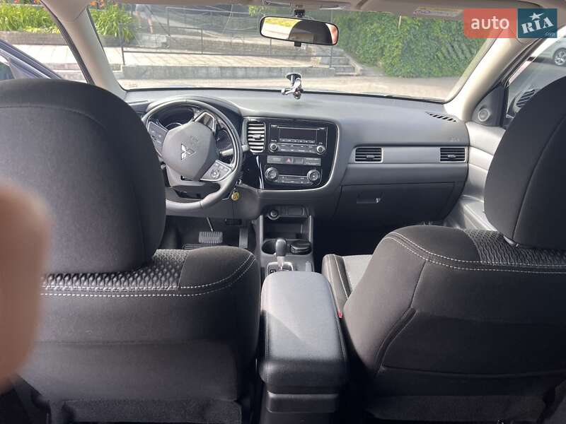 Внедорожник / Кроссовер Mitsubishi Outlander 2016 в Киеве