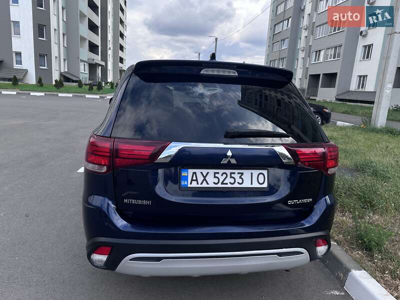 Позашляховик / Кросовер Mitsubishi Outlander 2018 в Харкові