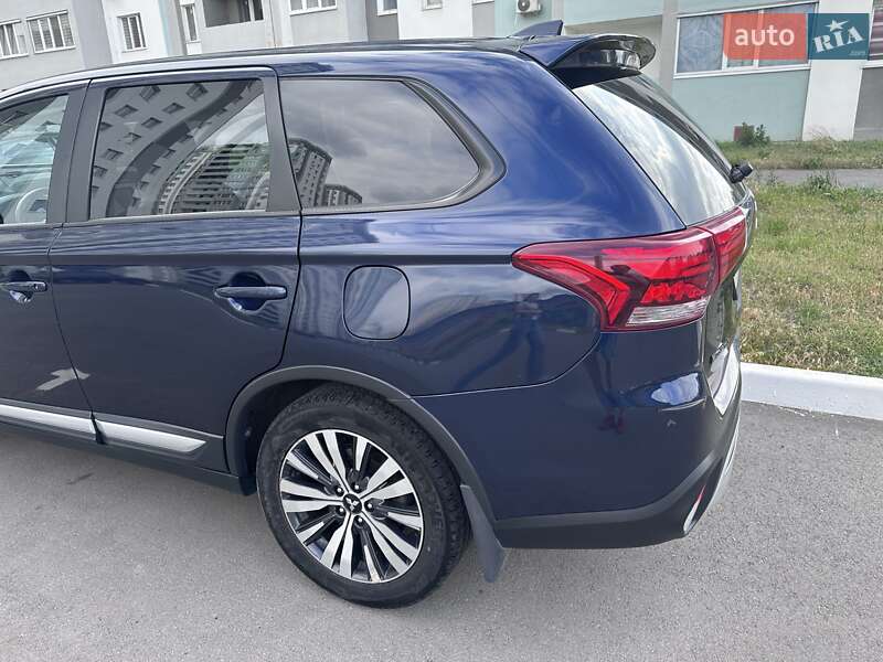 Позашляховик / Кросовер Mitsubishi Outlander 2018 в Харкові