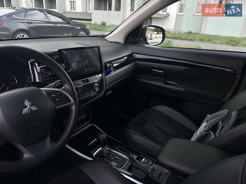 Позашляховик / Кросовер Mitsubishi Outlander 2018 в Харкові