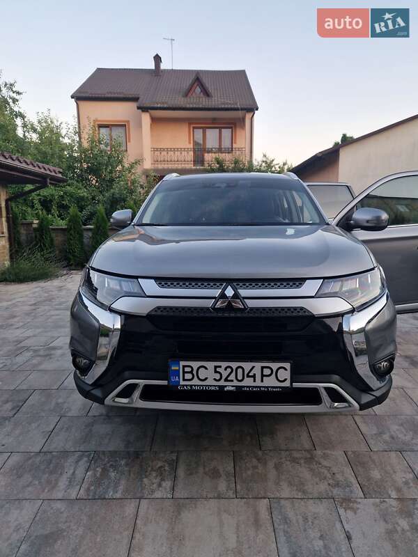Внедорожник / Кроссовер Mitsubishi Outlander 2020 в Львове