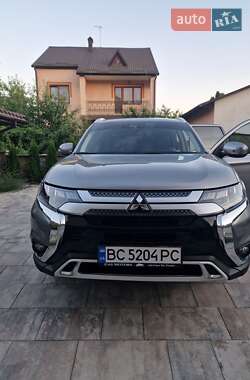 Внедорожник / Кроссовер Mitsubishi Outlander 2020 в 
