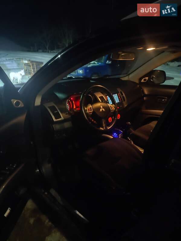 Позашляховик / Кросовер Mitsubishi Outlander 2006 в Сваляві фото 15 Позашляховик / Кросовер Mitsubishi Outlander 2006 в Сваляві