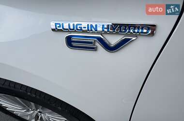 Внедорожник / Кроссовер Mitsubishi Outlander 2016 в 
