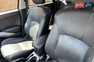Позашляховик / Кросовер Mitsubishi Outlander 2010 в 