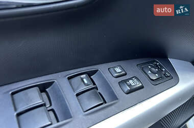 Внедорожник / Кроссовер Mitsubishi Outlander 2010 в 