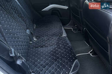 Внедорожник / Кроссовер Mitsubishi Outlander 2010 в 