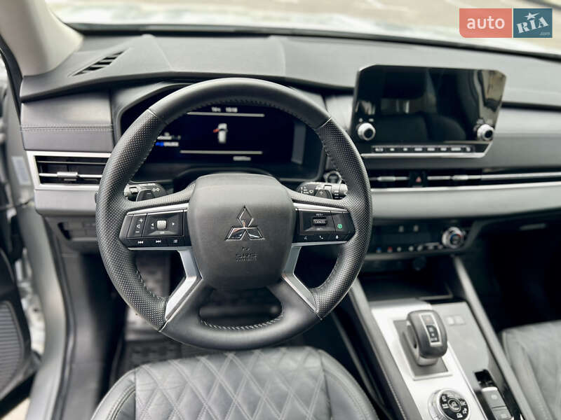 Внедорожник / Кроссовер Mitsubishi Outlander 2023 в Киеве